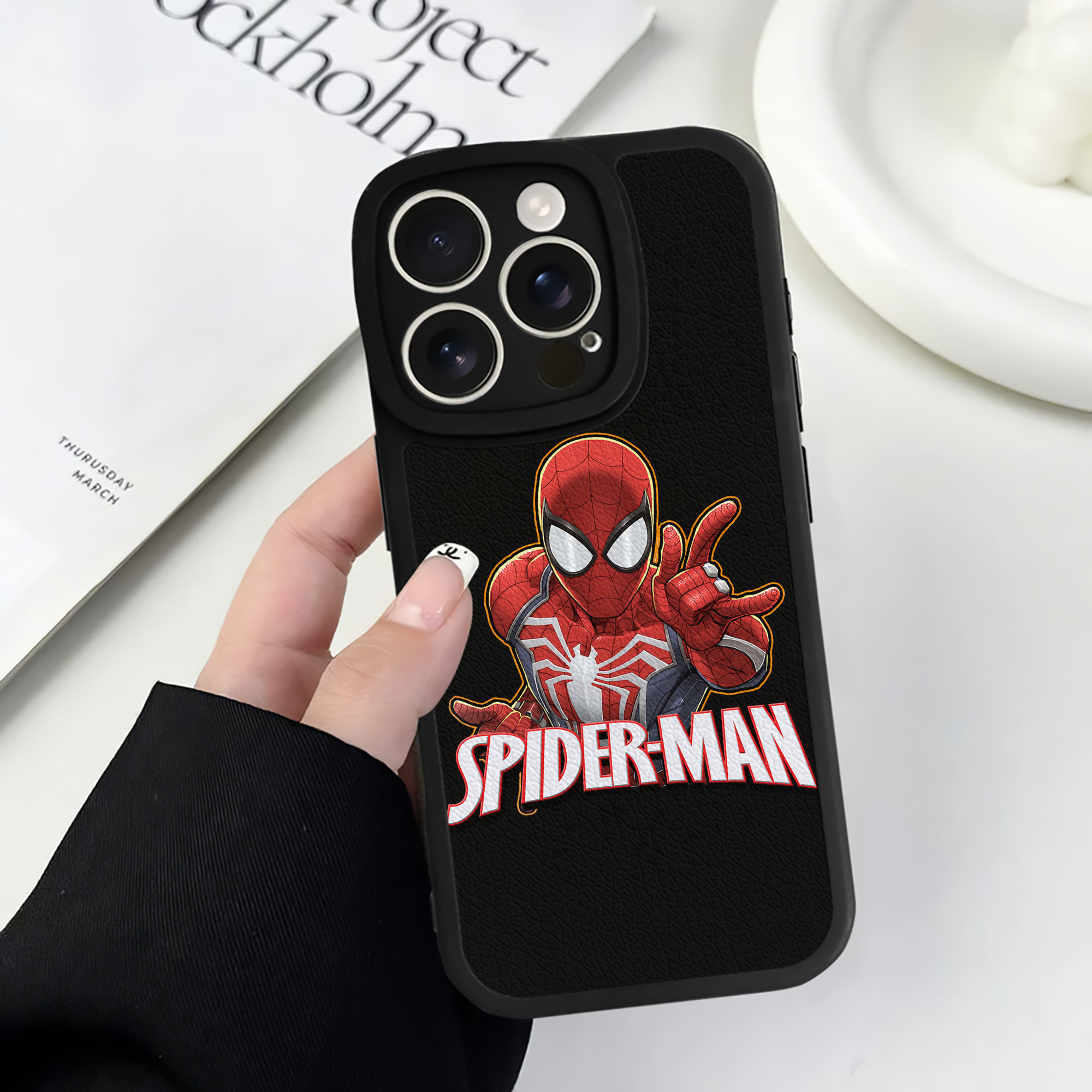 Spider Man スパイダーマン 【iPhone 16シリーズ対応】シリコンスマホケース（レザー調） 材質：シリコン